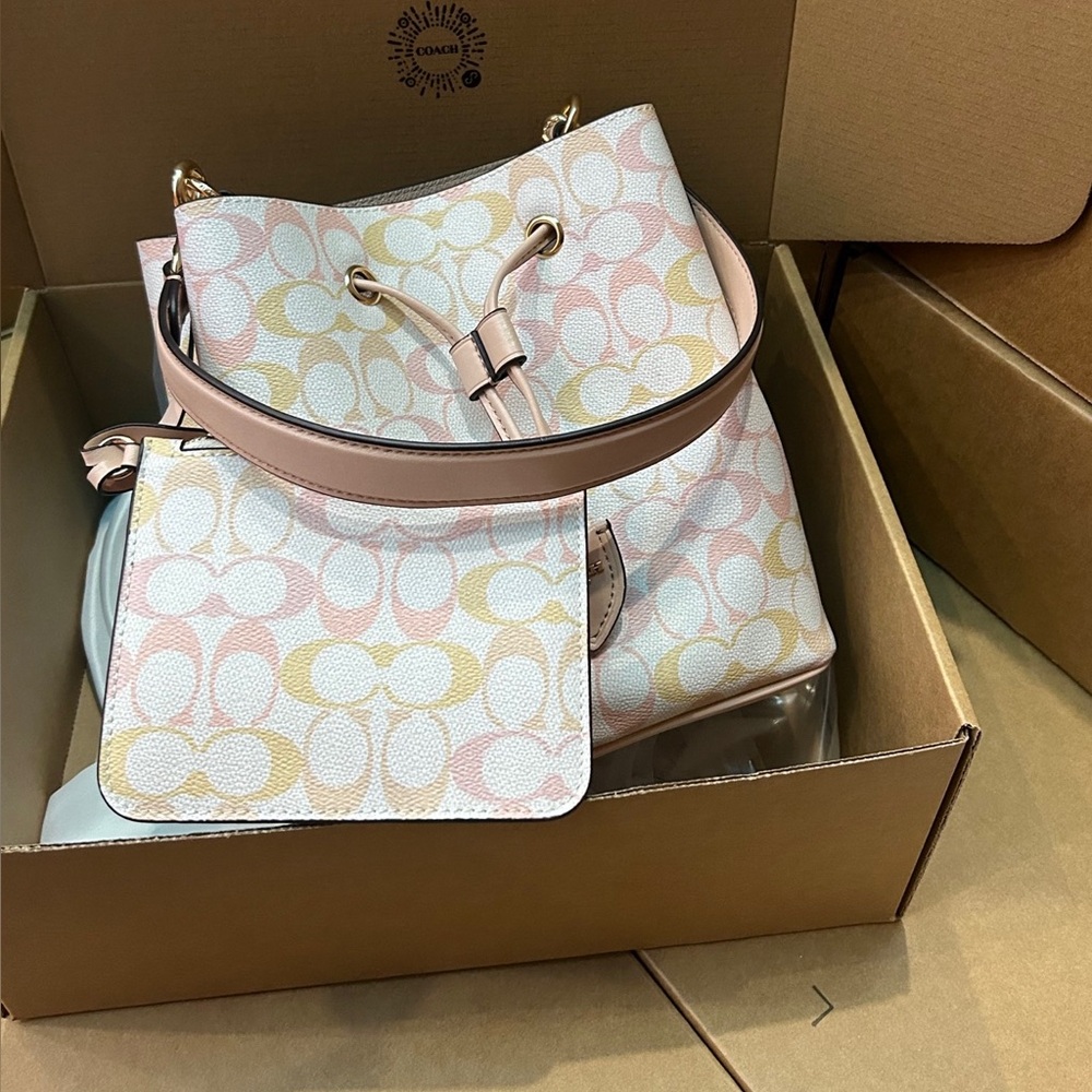 Coach Cream Pink Bucket Bag Crossbody Bag - Picture 2 of 9